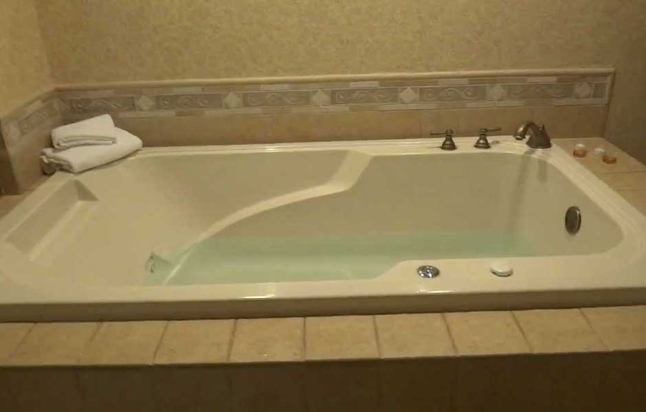 Jacuzzi Bath Tub Massage